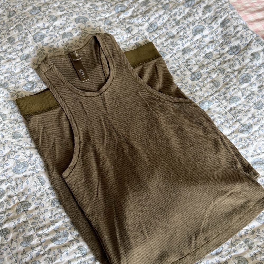 SKIMS Ribbed Scoop Tank Top - Olive